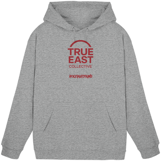 Bolzplatzkind & True East Logo  – Wurzeln unter Flutlicht - Basic Unisex Hoodie