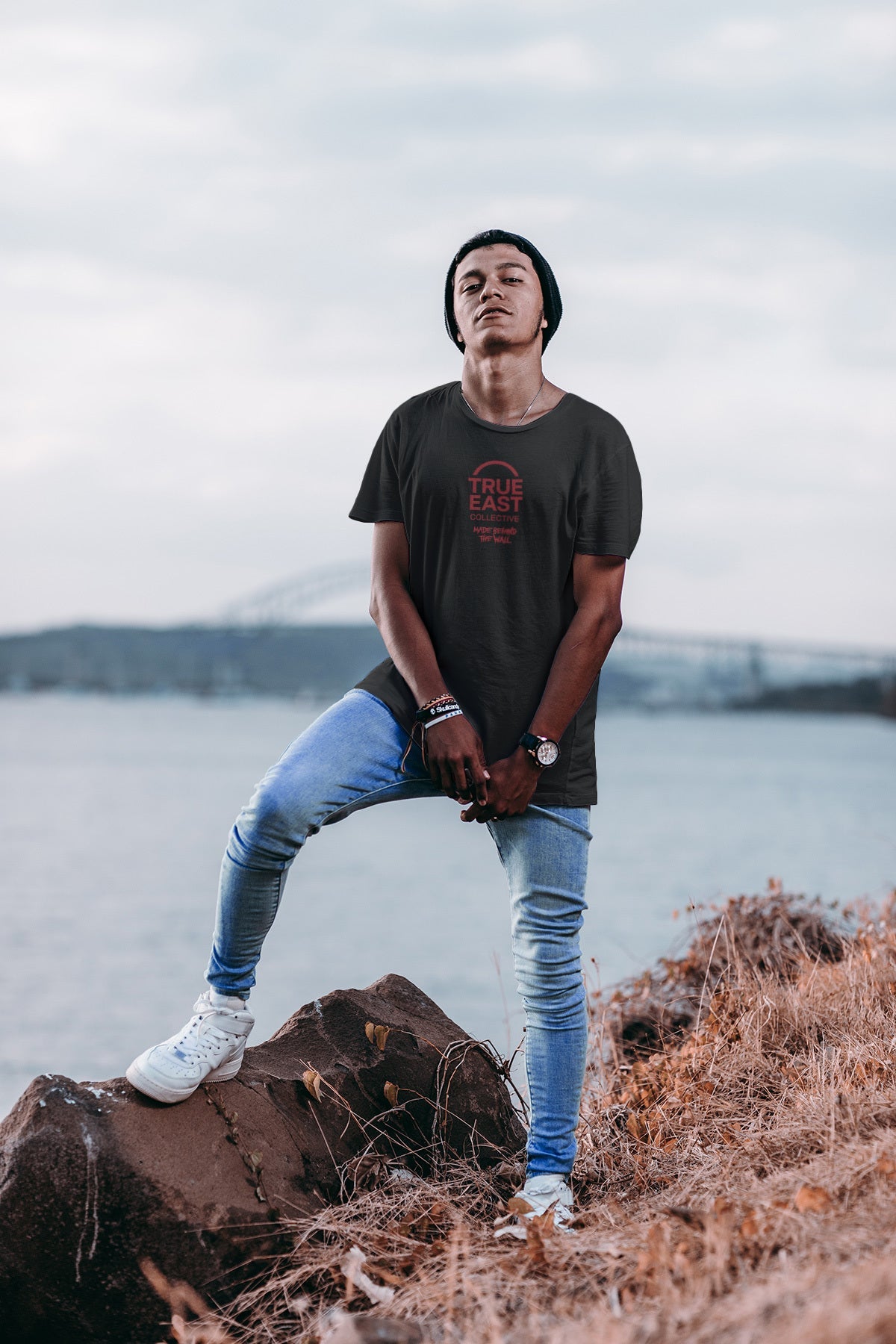 True East Collective T-Shirts Druck – Alltag, der nach Herkunft aussieht