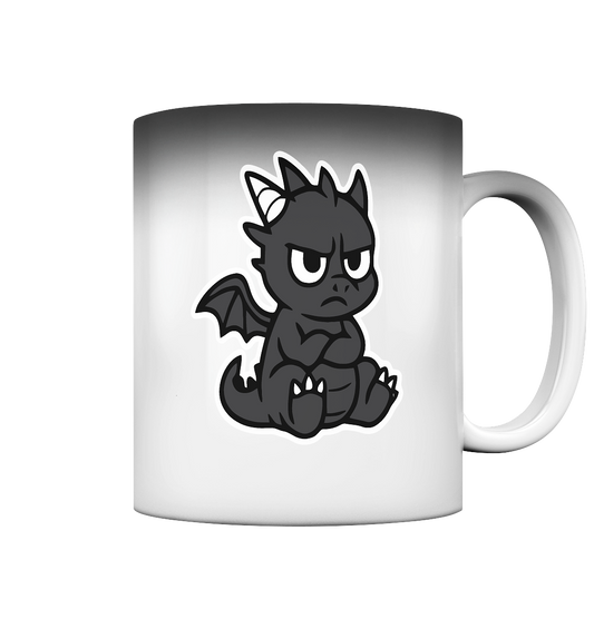 Babydrache mit Stirnrunzeln – Klein, flauschig, nicht begeistert - Magic Mug