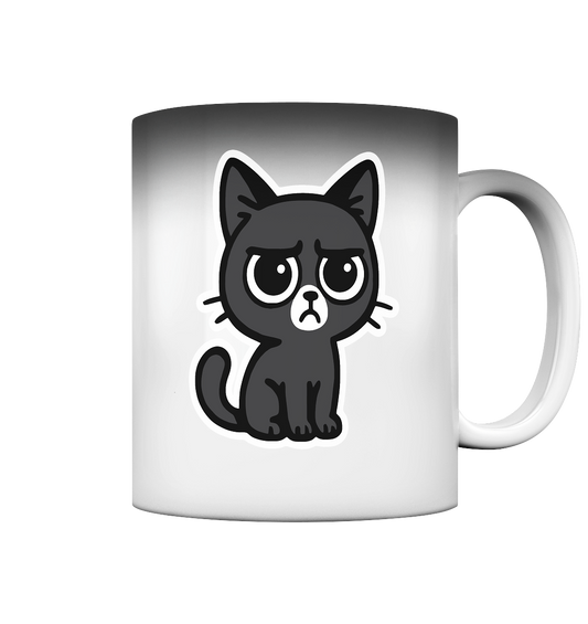 Schwarze Katze mit trotzigen Blick – Management-Ebene: Katze - Magic Mug