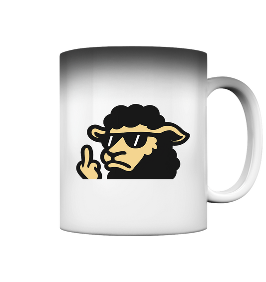 Schwarzes Schaf mit Mittelfinger – Lieber auffallen als mitlaufen - Magic Mug