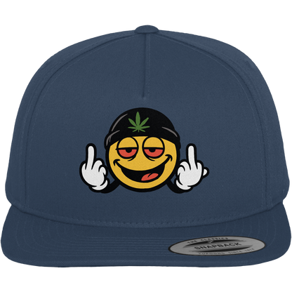 Smiley mit Mittelfinger – Lächeln. Ziehen. Grenzen setzen. - Premium Snapback