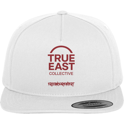 Erlebnisorientiert & True East Logo – Mehr als nur 90 Minuten - Premium Snapback